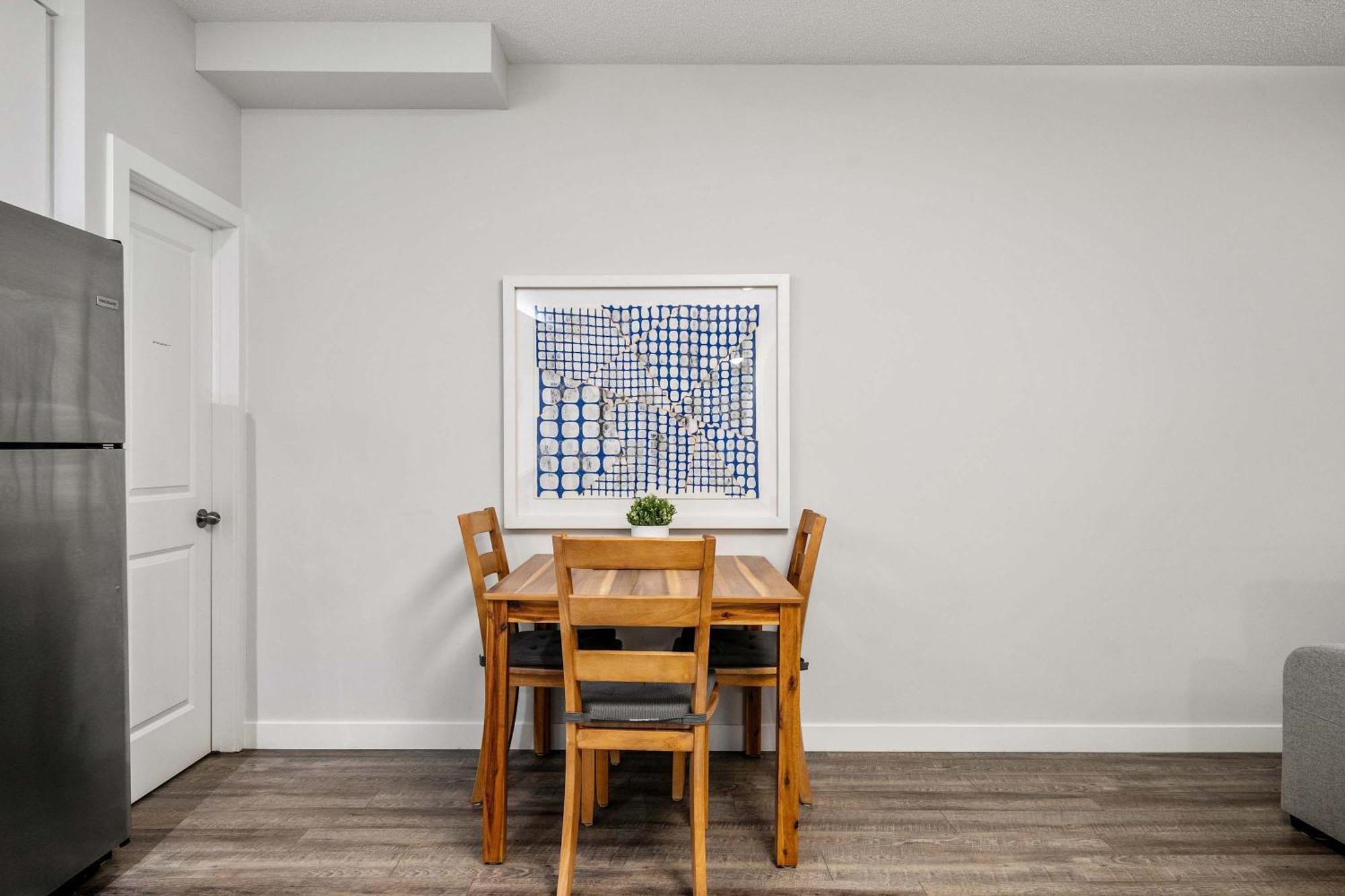 The Polka Dot - Yycairport - Privateentry - Smarttv Holiday home